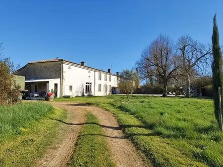 maison rénovée de 7 pièces avec jardin à st-félix