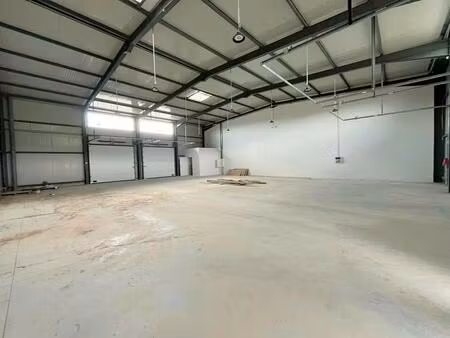 vente entrepôt les arcs 83460 700m²