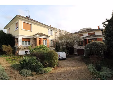 vente maison 24 pièces  674.00m²  châtillon
