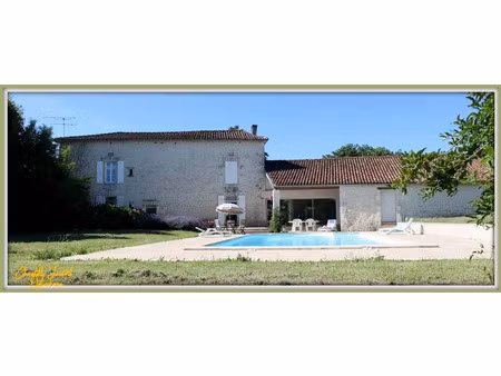 vente maison 6 pièces 215 m² à montmoreau (16190)  367 000 €