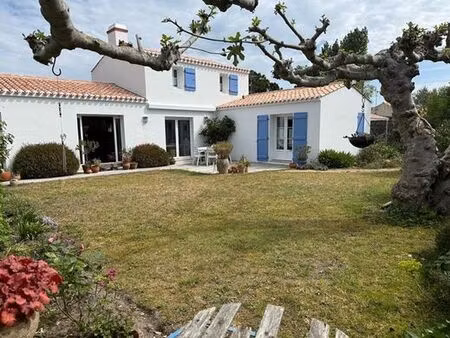 maison de luxe de 76 pièces en vente à la guérinière  france