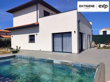 maison avec piscine dans lotissement calme