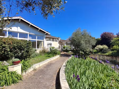 ensemble immobilier de 260 m² avec piscine et sous-sols de 190m²