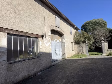belle grange à aménager avec jardin en coeur de village