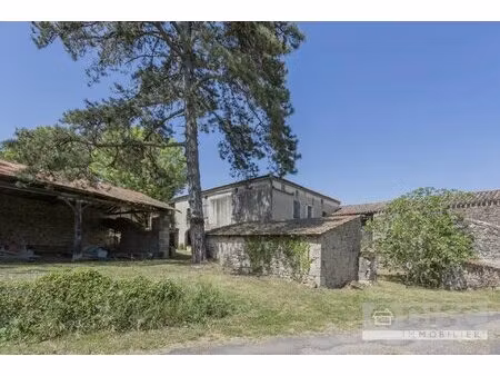 magnifique corps de ferme à rénover  grand potentiel.