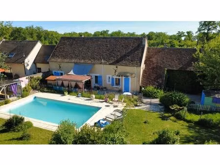 proche laives . lalheue  a l’abri des regards  tres belle maison en pierre