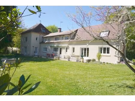 belle propriété de 300 m2 sur plus de 2 hectares de terrain avec étang