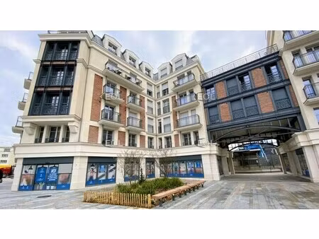 location commerce clamart 92140 269m²