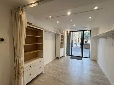 location commerce frejus 83600 15m²