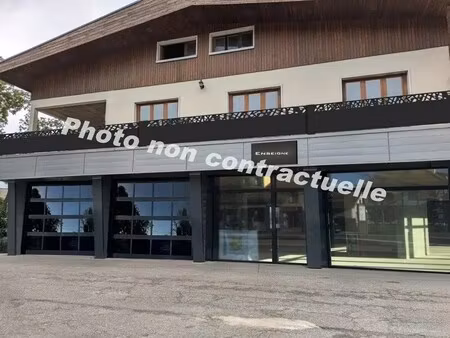 location commerce challes les eaux 73190 180m²