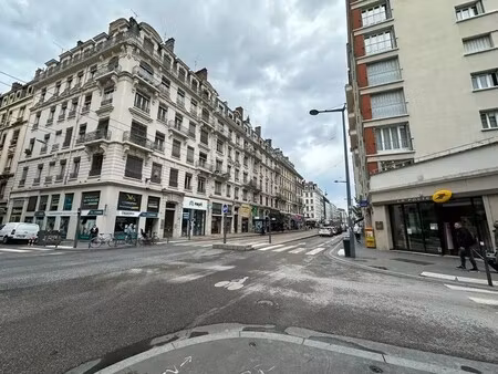 location commerce lyon 6eme arrondissement 69006 136m²