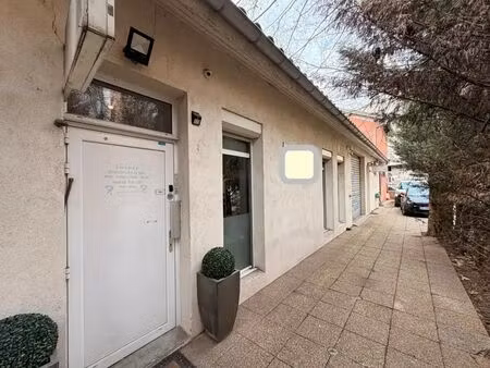 location commerce villeurbanne 69100 130m²