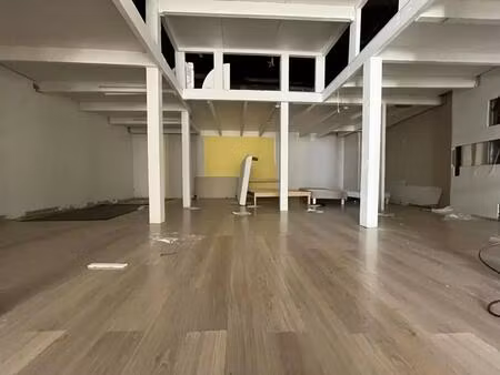 location commerce paris 75014 126m²