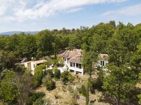 villa dans un havre de paix avec piscine à grambois