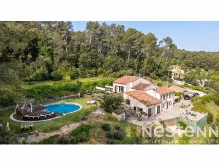 à vendre à trans-en-provence propriété d'environ 152 m² sur 7000 m² de terrain paysagé...