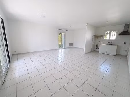 villa de plain-pied  type t4 jardin 405 m2 et garage