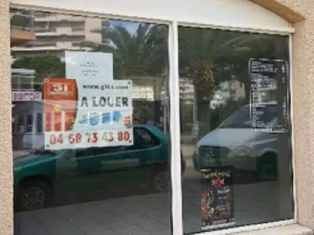 location local commercial 45m2 canet-plage 66140 - 545 € - surface privée