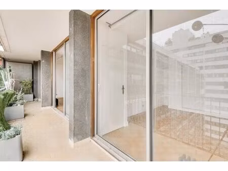 appartement étage élevé avec balcon - 3 pièces de 73 m² à boulogne-billancourt