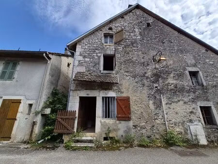 maison de village à rénover de 64 m2 édifiée sur un terrain de 117 m2
