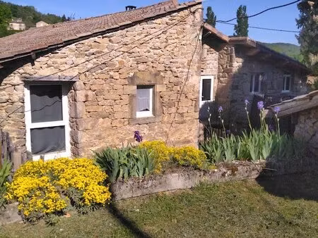 maison en pierre avec prés  bois  sources  dépendances et bâtiments agricoles