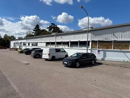 local commercial 4 pièces - 690 m²