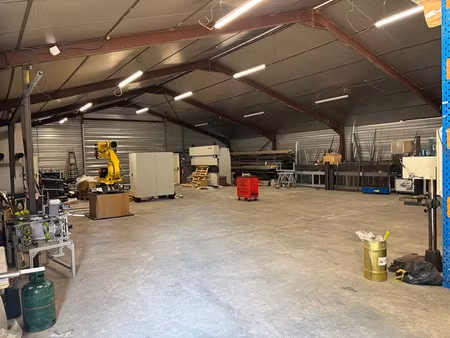 local commercial 3 pièces - 1150 m²
