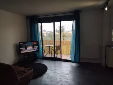 location appartement 1 pièce 33 m² à combs-la-ville (77380)