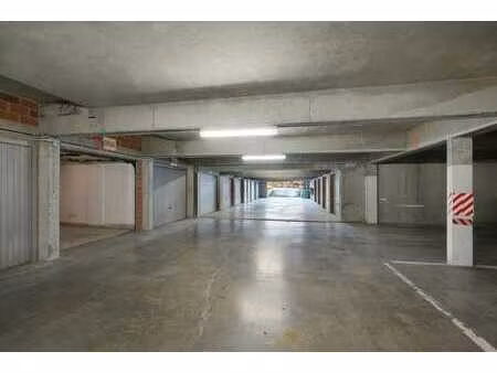 gesloten garagebox in res. laguna beach