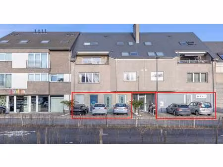 2 rez-de-chaussée commerciaux avec excellente visibilité