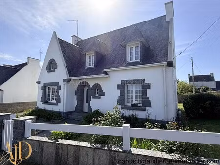 jolie maison néobretonne idéalement placée au calme à 350m du port d'audierne et des...