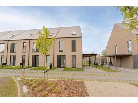maison neuve prête à emménager avec jardin et carport