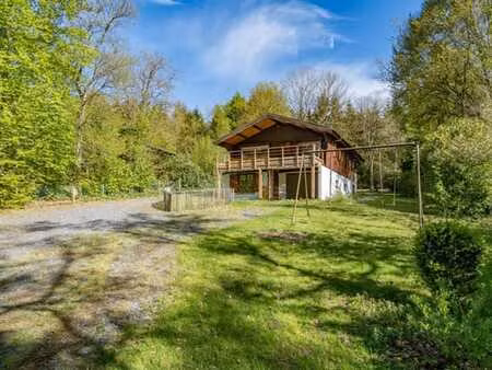 chalet en forêt  zone de loisirs – cadre idyllique