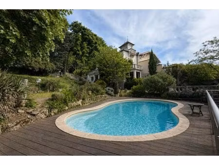 propriété de caractère avec piscine  crépieux-la-pape
