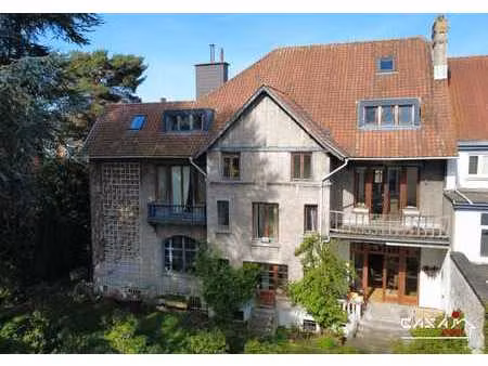 maison d'exception au centre ville avec grand jardin