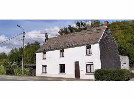maison spacieuse avec jardin et garage