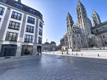 superbe appartement de 138 m²  2 chambres  situé en face de
