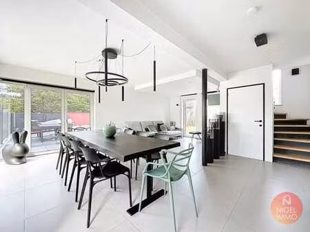 villa de 2019  4 ch  2 sdb  214 m²  garage  jardin  peb : a+