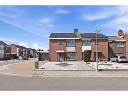 charmante halfopen bebouwing met 3 slaapkamers  garage en...