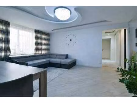 appartement 2 ch. rénové avec terrasse!