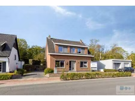 ruime gezinswoning met 4/5 slks & tuin op 915 m²