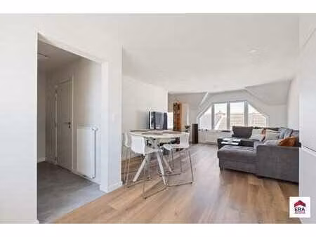duplex entièrement rénové au centre de boom