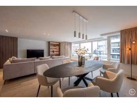 :bel appartement spacieux rénové avec une belle largeur de