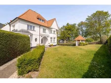 villa à rénover idéalement située au zoute – helmweg