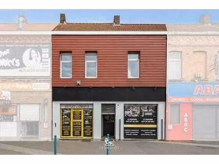 immeuble commercial avec logement sur un emplacement a+