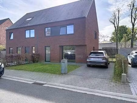 moderne woning met 3 slaapkamers en tuin