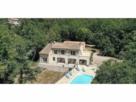 villa avec piscine et terrasse saint-paul-en-forêt (83)