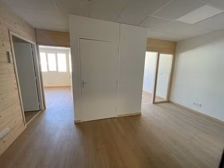 location locaux professionnels 54.5 m² à clermont-ferrand (63000)  750 €