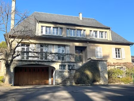 sur les hauteurs de chamalières grande villa 300m2 et un appartement de 70m2 indépendant..