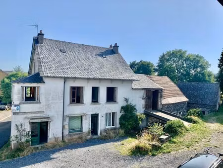 marcenat maison 220m2 avec 2 appartements  un local  une grange  une écurie et un ancien..