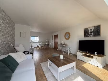 charmant t2 rénové avec vue dégagée  orléans